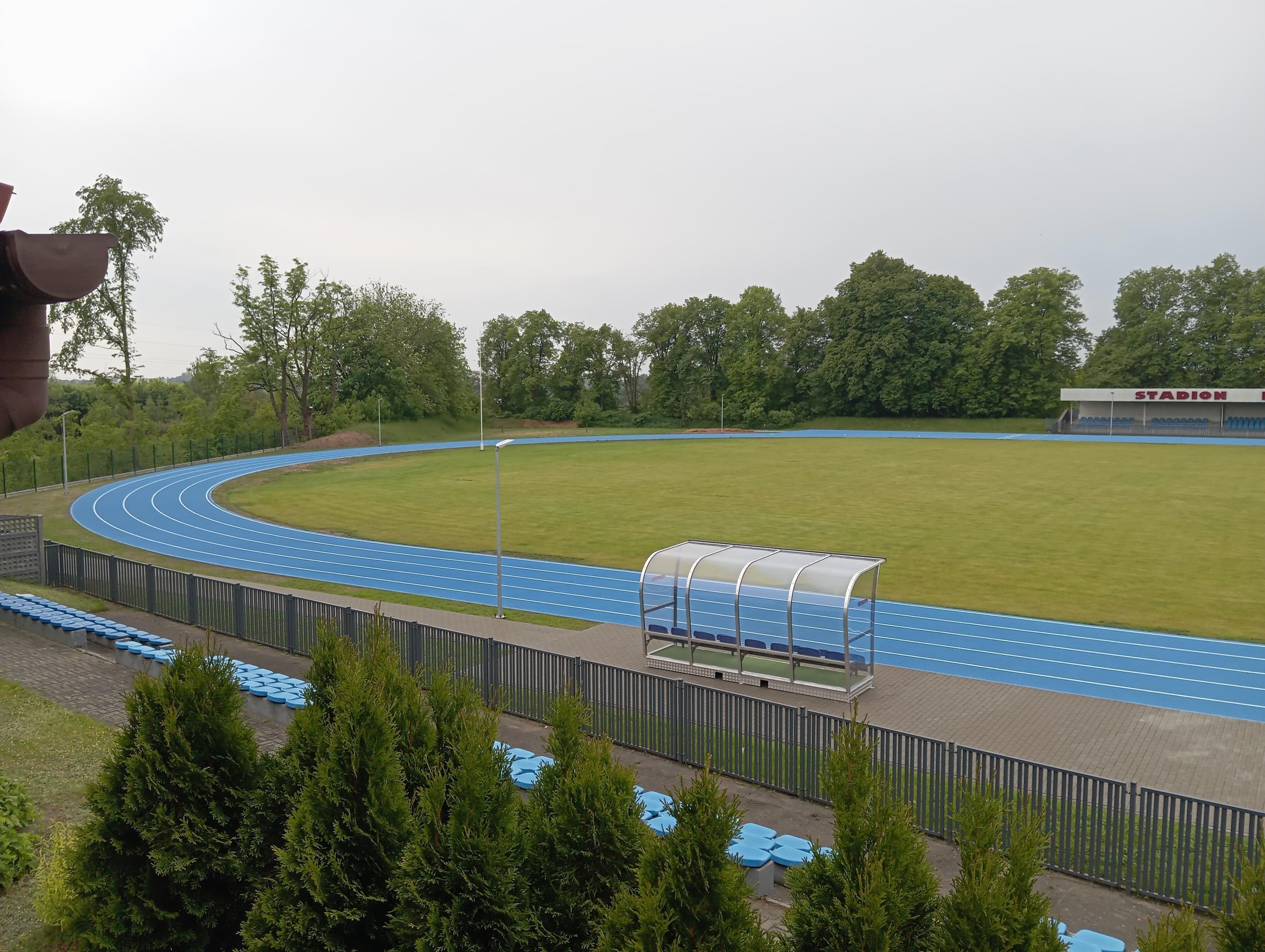 Zdj. nr. 1. Nowa bieżnia na Stadionie Miejskim w Lipnie