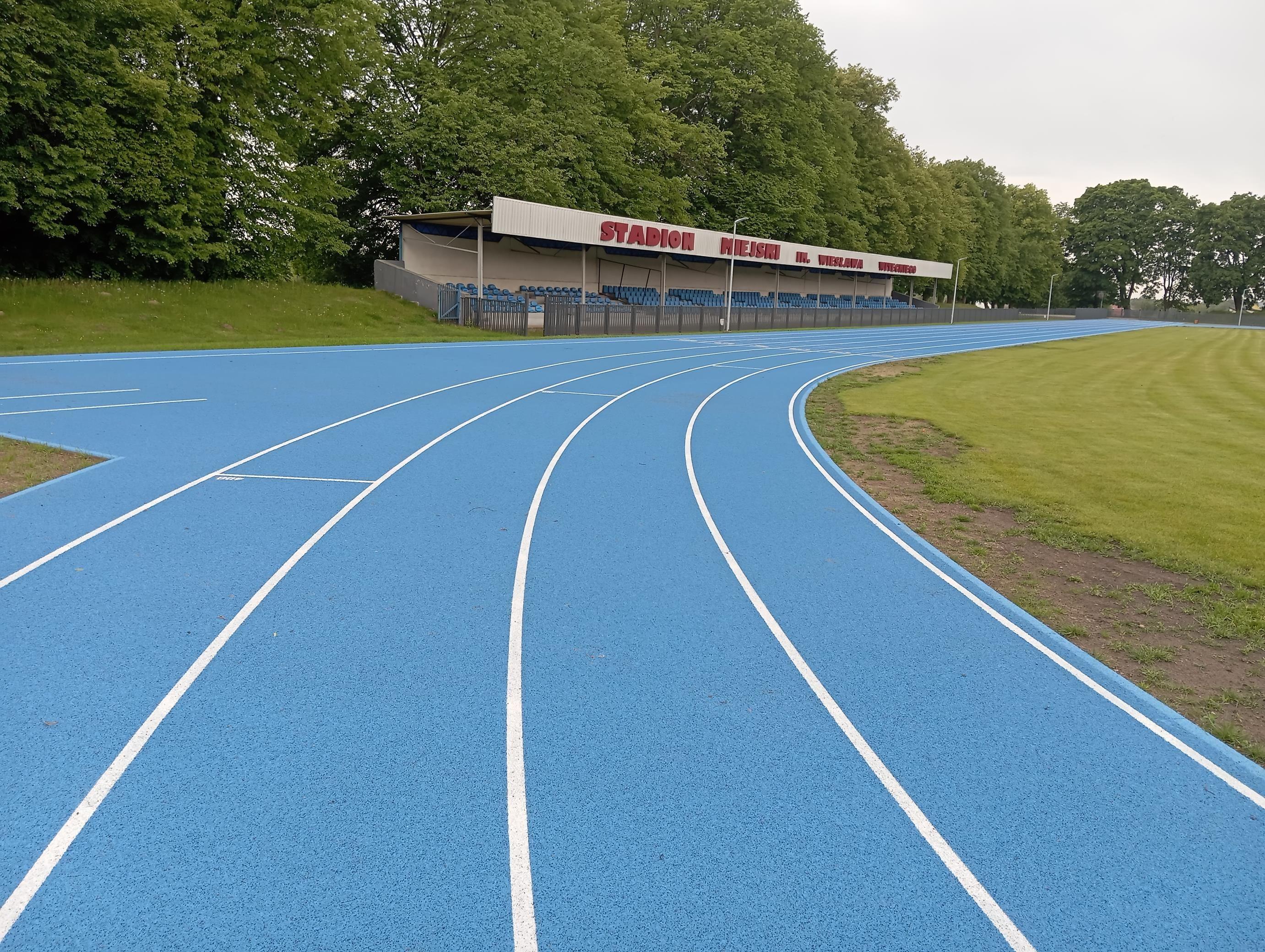 Zdj. nr. 13. Nowa bieżnia na Stadionie Miejskim w Lipnie