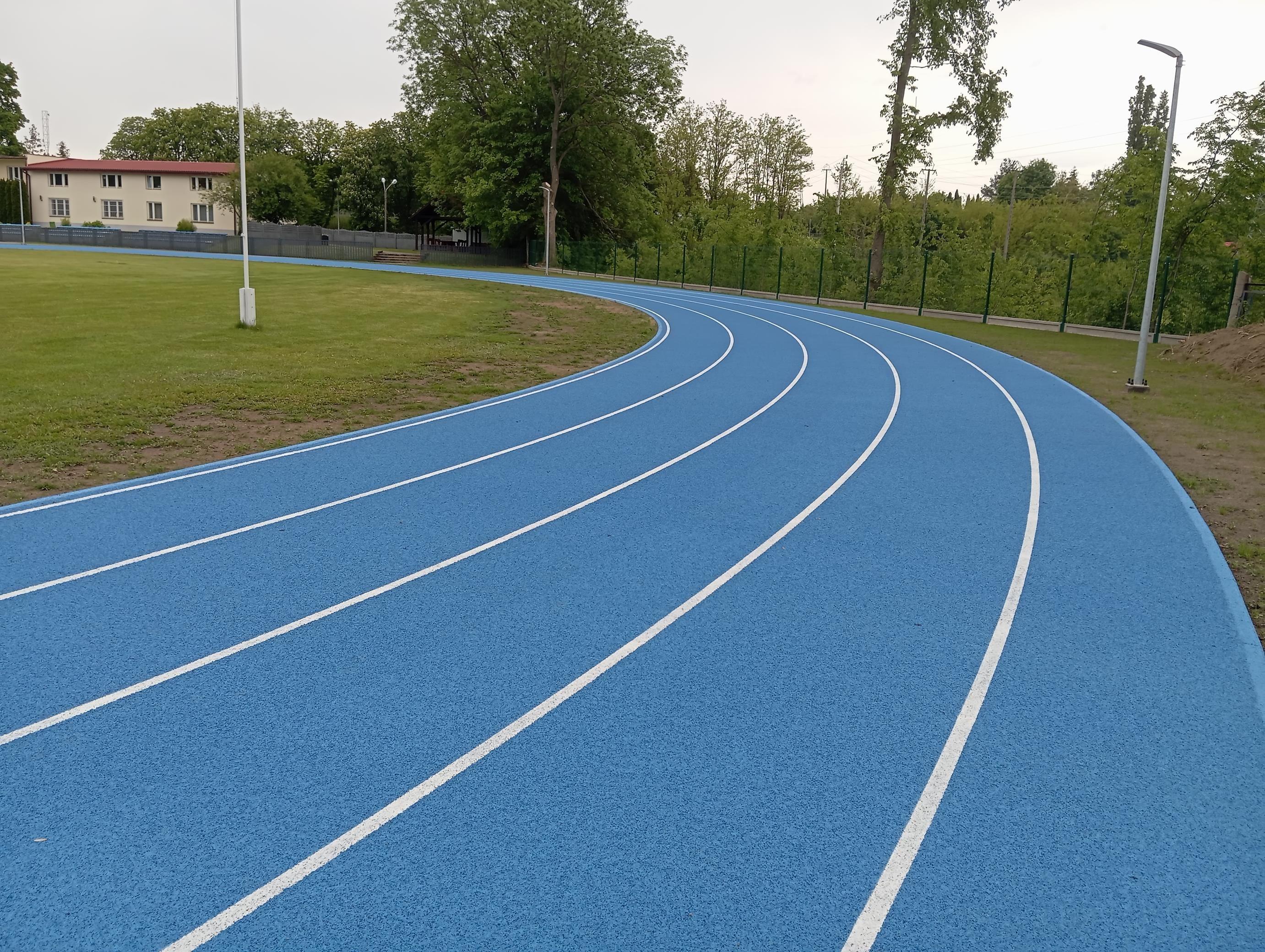 Zdj. nr. 14. Nowa bieżnia na Stadionie Miejskim w Lipnie