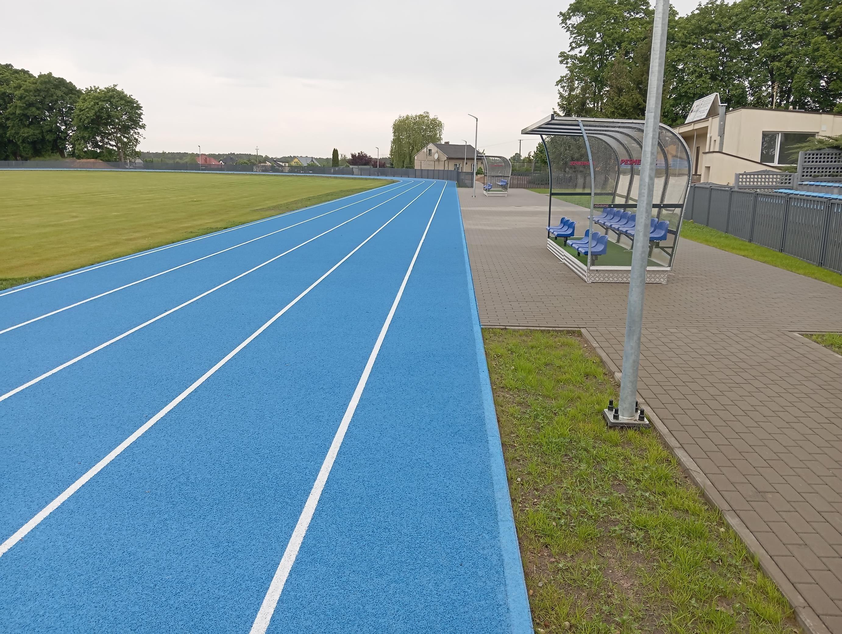 Zdj. nr. 15. Nowa bieżnia na Stadionie Miejskim w Lipnie