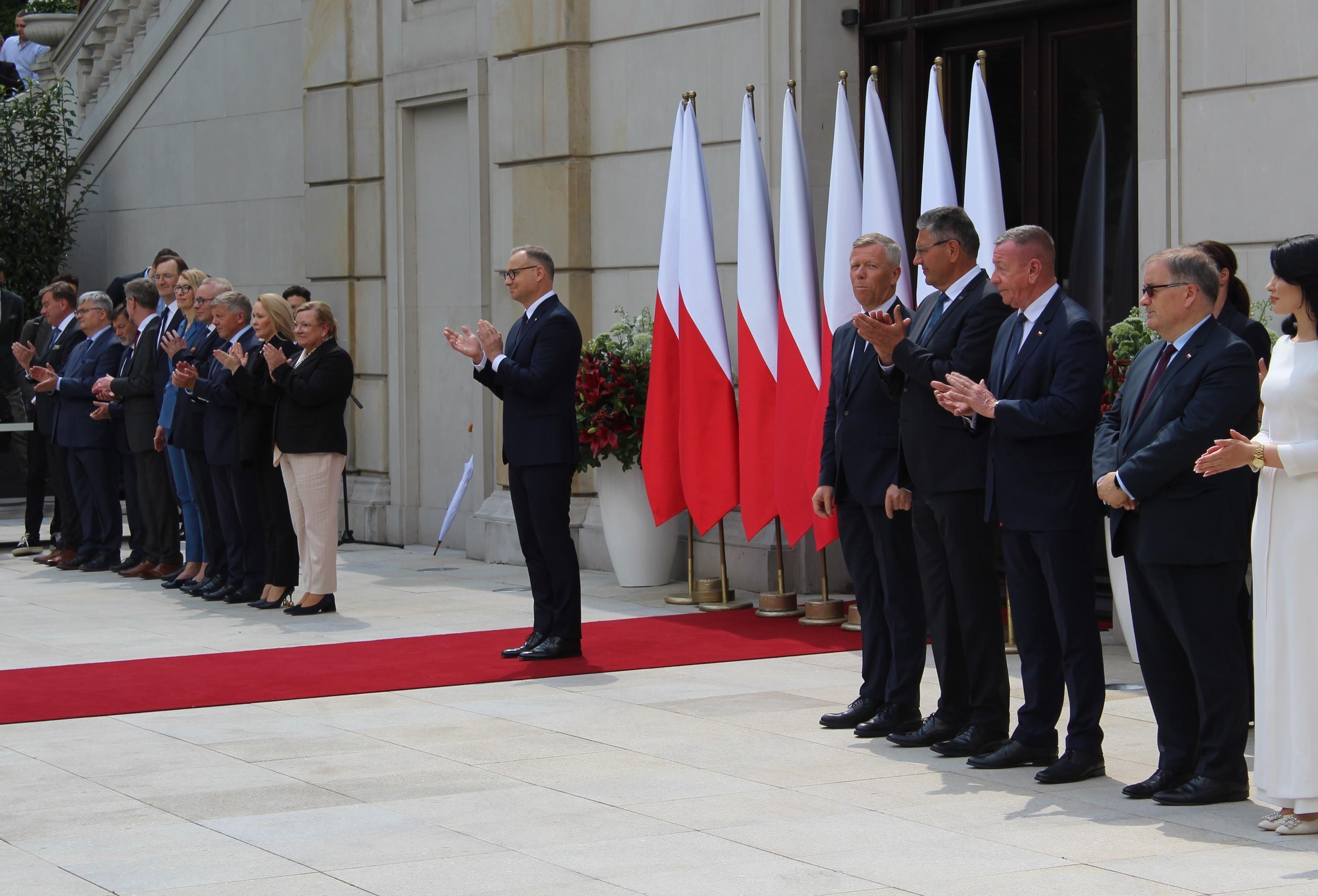 Zdj. nr. 3. Prezydent Andrzej Duda odznaczył burmistrza Złotym Krzyżem Zasługi - 26 maja 2025 r., Warszawa