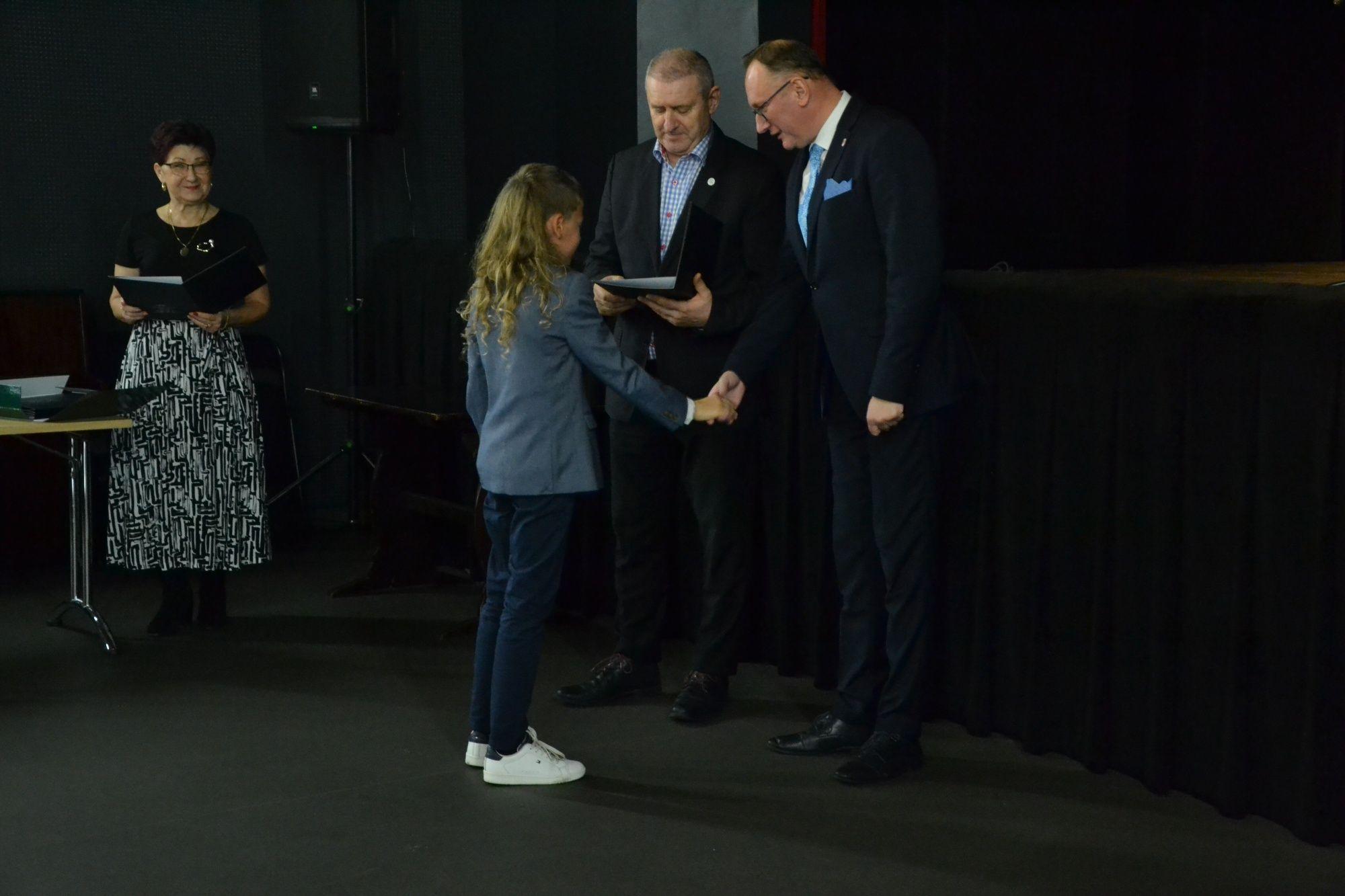 Zdj. nr. 2. Wręczenie Stypendiów i Nagród Burmistrza Miasta Lipna 2025