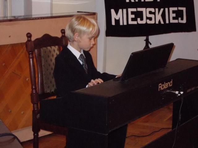 Zdj. nr. 1. Wręczenie stypendiów Burmistrza Miasta Lipna 2011