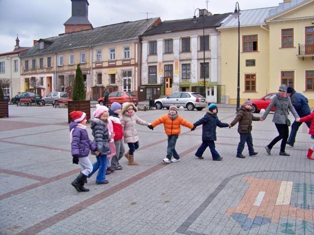 Zdj. nr. 11. Mikołajki przed ratuszem