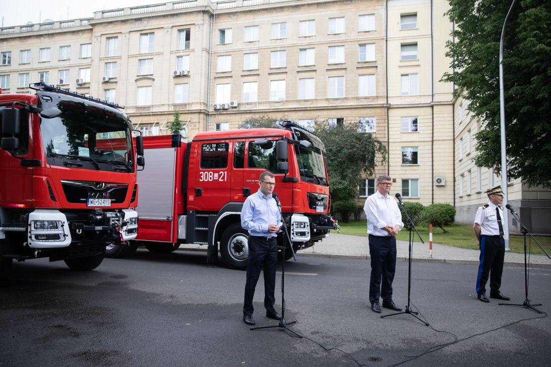 „Bitwa o wozy” – MSWiA sfinansuje wozy strażackie dla gmin o najwyższej frekwencji wyborczej