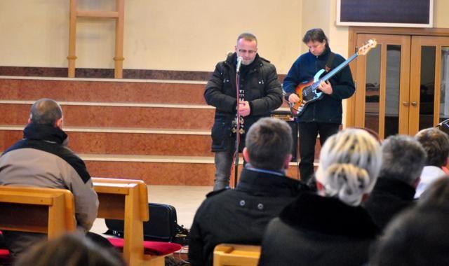 Zdj. nr. 5. Tomek Kamiński z zespołem - koncert charytatywny dla Damiana