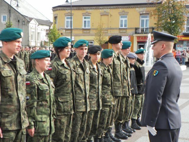 Zdj. nr. 15. Ślubowanie klas pierwszych Liceów oraz Gimnazjum Płockiego Uniwersytetu Ludowego - 4 października 2012 r.