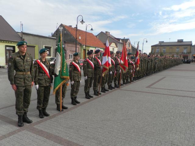 Zdj. nr. 17. Ślubowanie klas pierwszych Liceów oraz Gimnazjum Płockiego Uniwersytetu Ludowego - 4 października 2012 r.