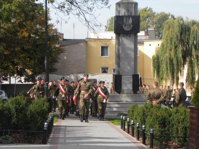Zdj. nr. 29. Ślubowanie klas pierwszych Liceów oraz Gimnazjum Płockiego Uniwersytetu Ludowego - 4 października 2012 r.