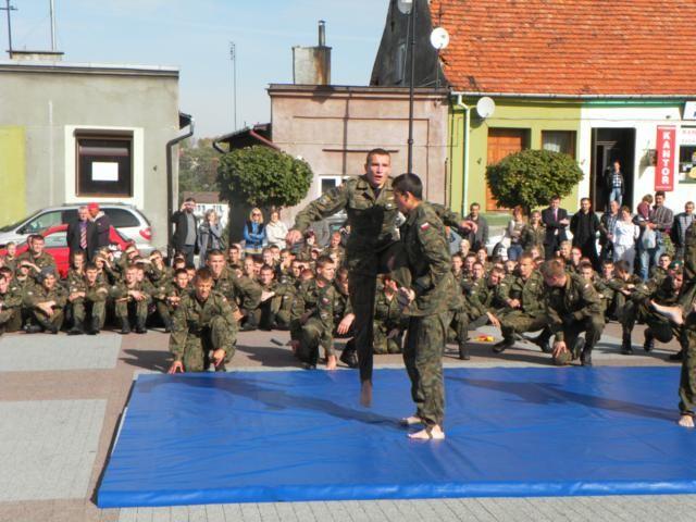 Zdj. nr. 33. Ślubowanie klas pierwszych Liceów oraz Gimnazjum Płockiego Uniwersytetu Ludowego - 4 października 2012 r.