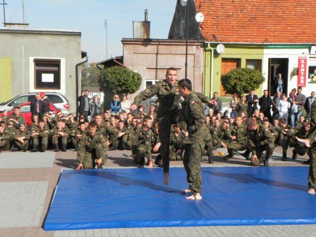 Zdj. nr. 33. Ślubowanie klas pierwszych Liceów oraz Gimnazjum Płockiego Uniwersytetu Ludowego - 4 października 2012 r.