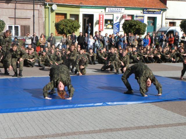 Zdj. nr. 35. Ślubowanie klas pierwszych Liceów oraz Gimnazjum Płockiego Uniwersytetu Ludowego - 4 października 2012 r.