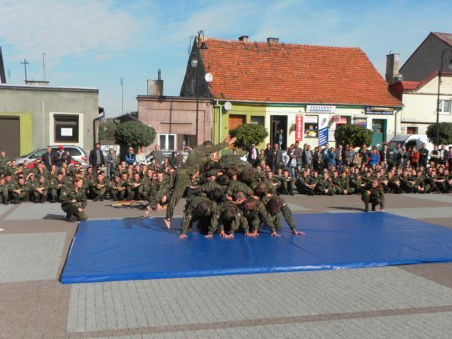 Zdj. nr. 37. Ślubowanie klas pierwszych Liceów oraz Gimnazjum Płockiego Uniwersytetu Ludowego - 4 października 2012 r.