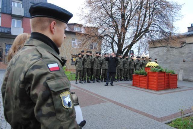 Zdj. nr. 2. 72. Rocznica rozstrzelania 10 lipnowian - 3 listopada 2012 roku