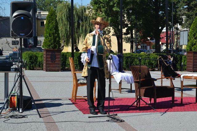 Zdj. nr. 5. Narodowe Czytanie. Aleksander Fredro