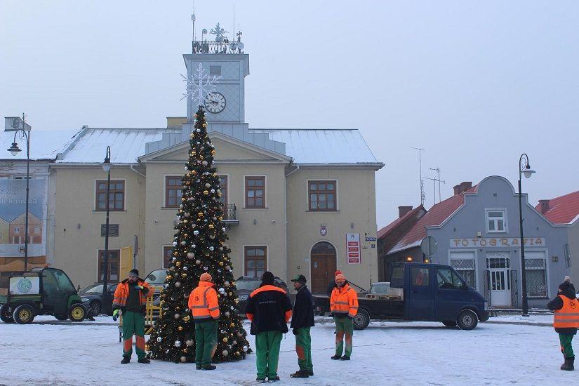 Choinka na Placu Dekerta (aktualizacja - harmonogram seansów mikołajkowych dla lipnowskich szkół i przedszkoli)