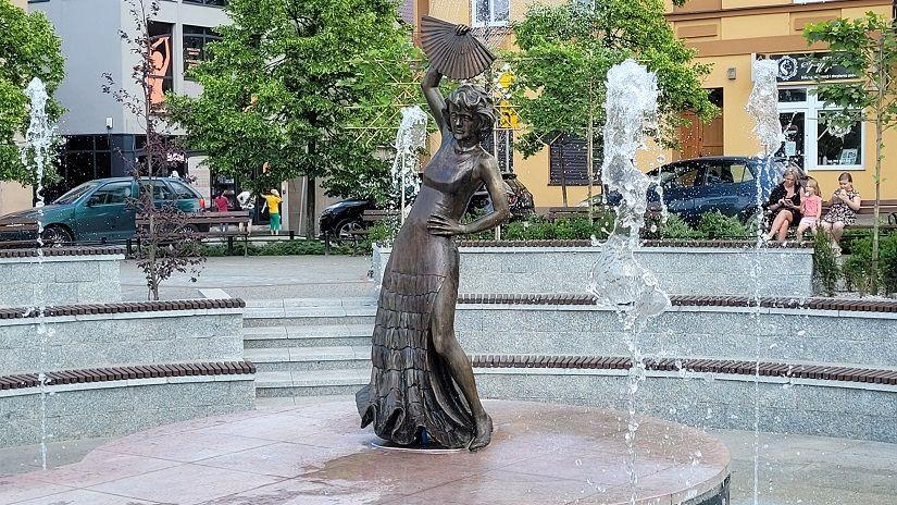 Nowa fontanna na Placu Dekerta