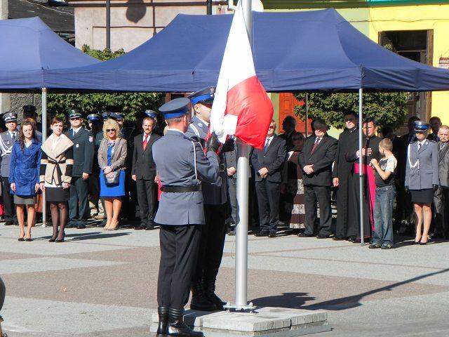 Zdj. nr. 3. Przekazanie sztandaru dla Komendy Powiatowej Policji w Lipnie - 27 września 2014 roku