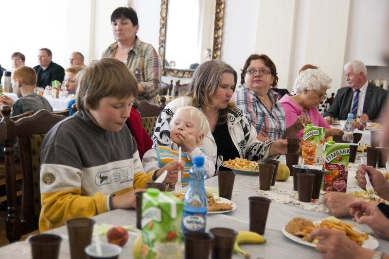 Zdj. nr. 14. Dzień Dziecka i Dzień Matki z PZN