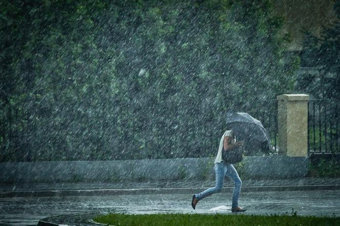 Ostrzeżenie meteorologiczne: silny deszcz z burzami