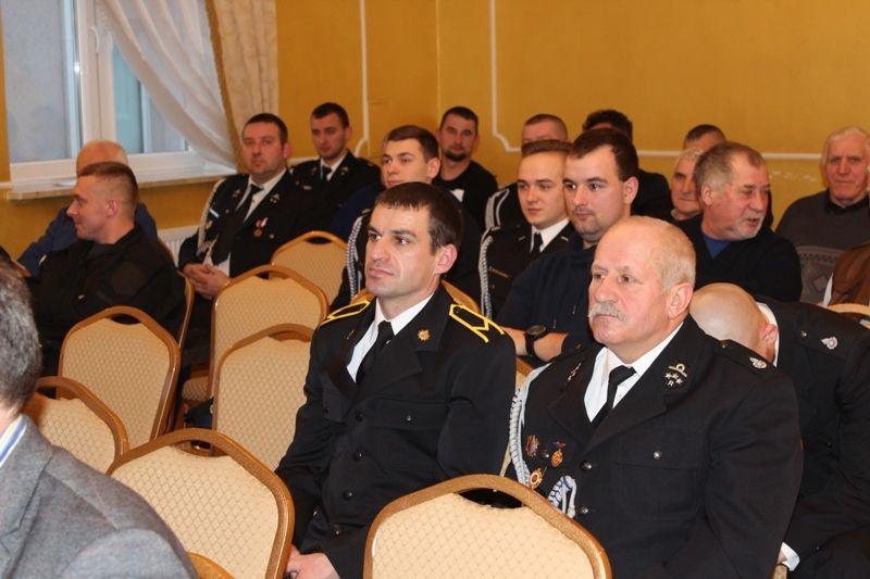 Zdj. nr. 4. Zebranie sprawozdawcze za rok 2016 w jednostce Ochotniczej Straży Pożarnej w Lipnie