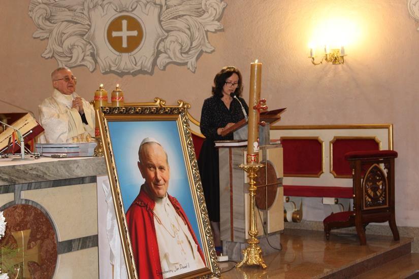Zdj. nr. 3. Święto Patrona Szkoły Podstawowej nr 5 w Lipnie – św. Jana Pawła II
