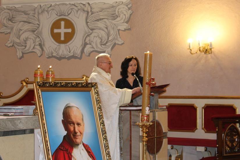 Zdj. nr. 4. Święto Patrona Szkoły Podstawowej nr 5 w Lipnie – św. Jana Pawła II