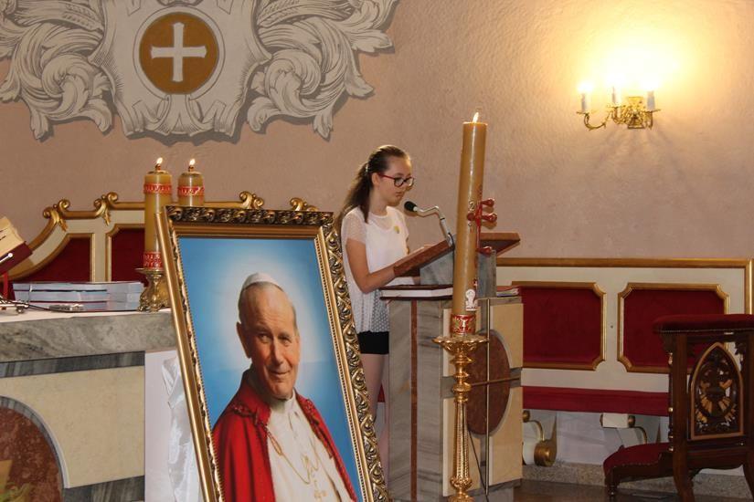 Zdj. nr. 6. Święto Patrona Szkoły Podstawowej nr 5 w Lipnie – św. Jana Pawła II