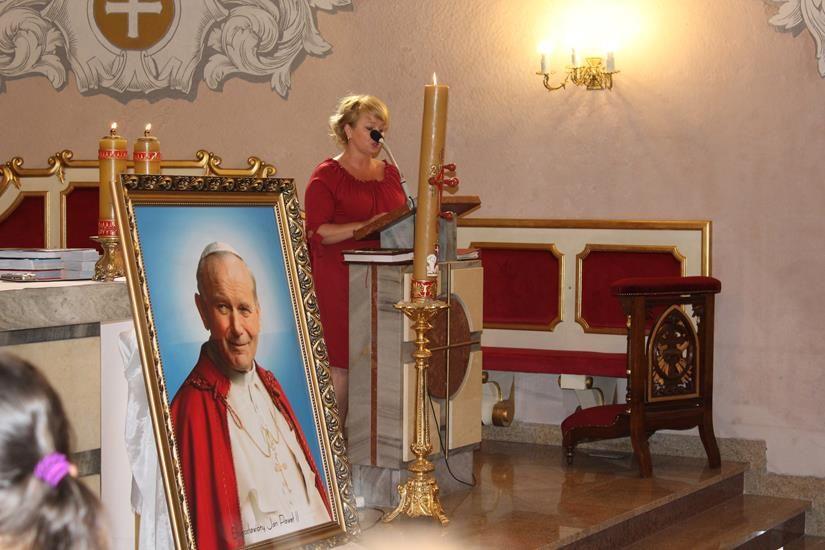 Zdj. nr. 8. Święto Patrona Szkoły Podstawowej nr 5 w Lipnie – św. Jana Pawła II