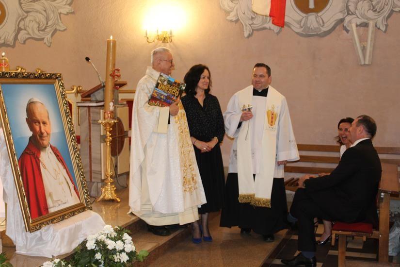 Zdj. nr. 11. Święto Patrona Szkoły Podstawowej nr 5 w Lipnie – św. Jana Pawła II