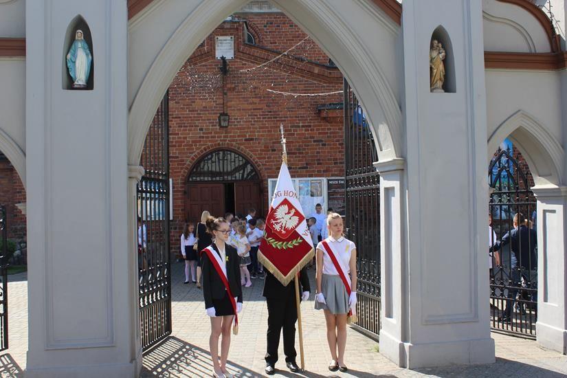Zdj. nr. 15. Święto Patrona Szkoły Podstawowej nr 5 w Lipnie – św. Jana Pawła II