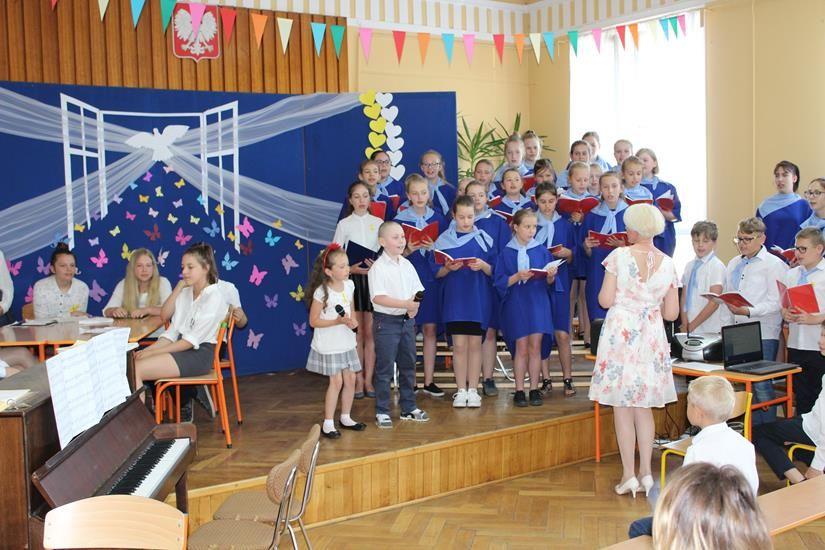 Zdj. nr. 86. Święto Patrona Szkoły Podstawowej nr 5 w Lipnie – św. Jana Pawła II