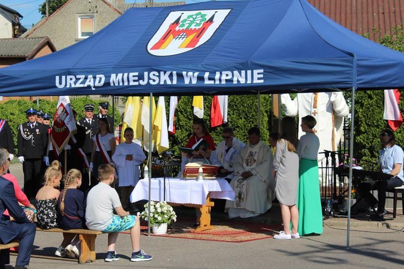 Zdj. nr. 8. Uroczystości przy pomniku Świętego Jana Pawła II
