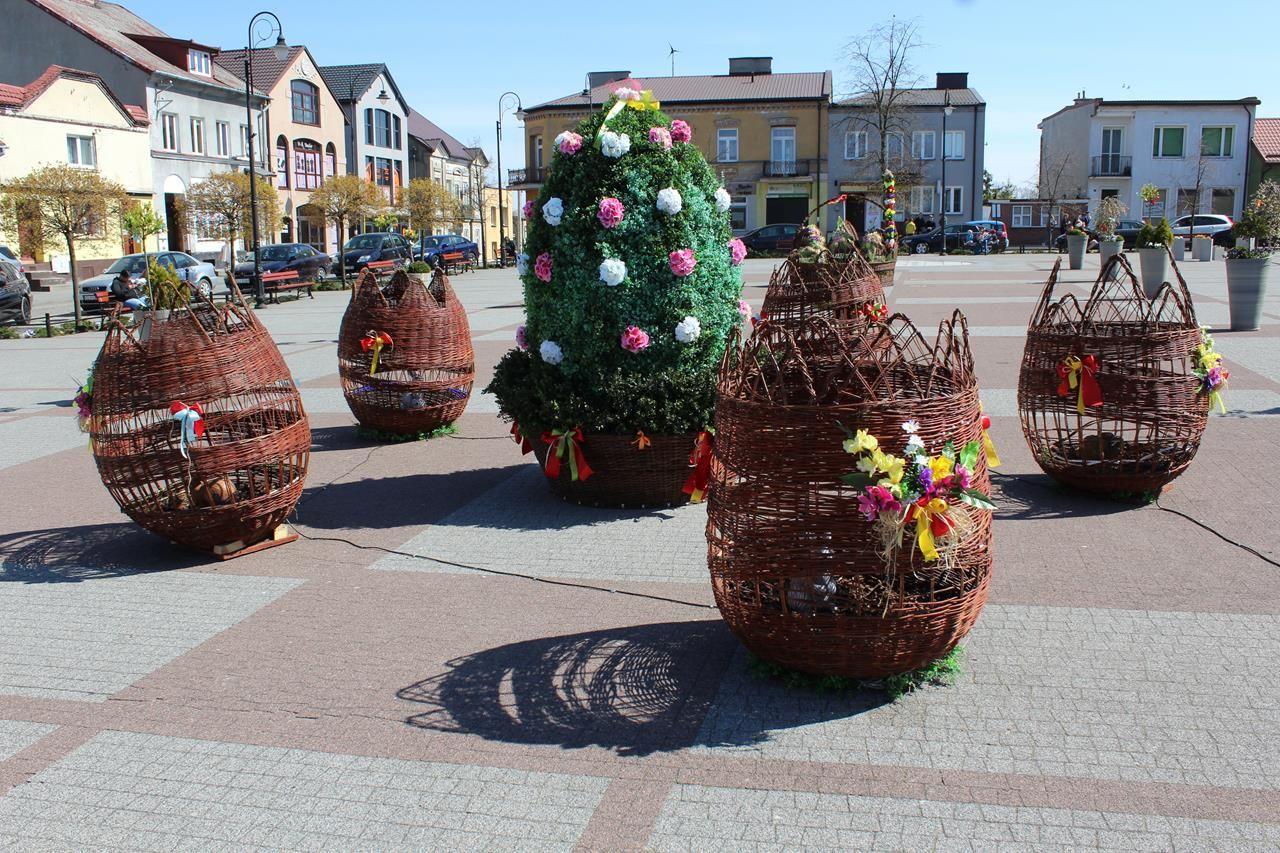 Wielkanocne dekoracje na Placu Dekerta
