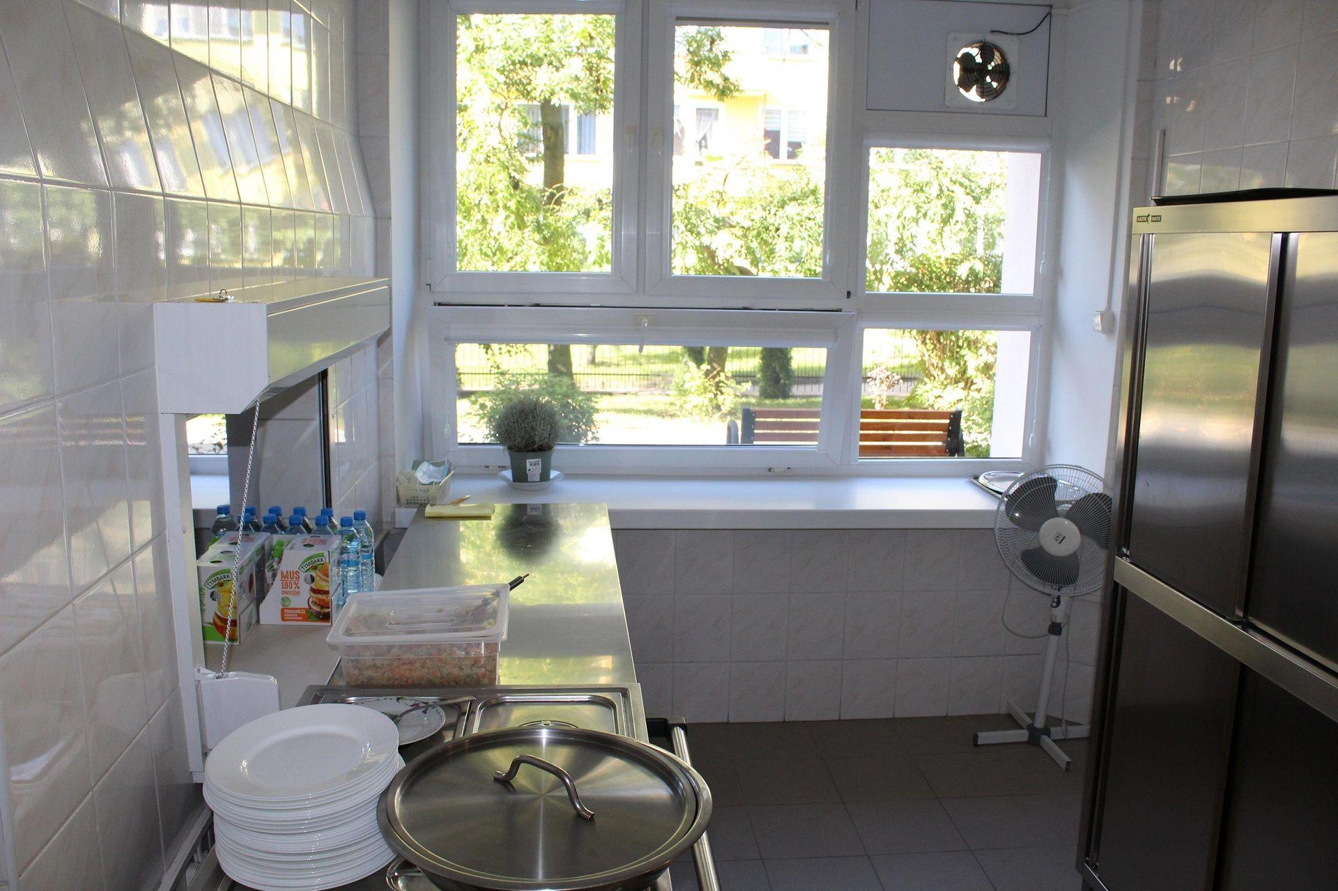 Odnowiona kuchnia w Szkole Podstawowej nr 3 w Lipnie - kliknięcie spowoduje powiększenie zdjęcia