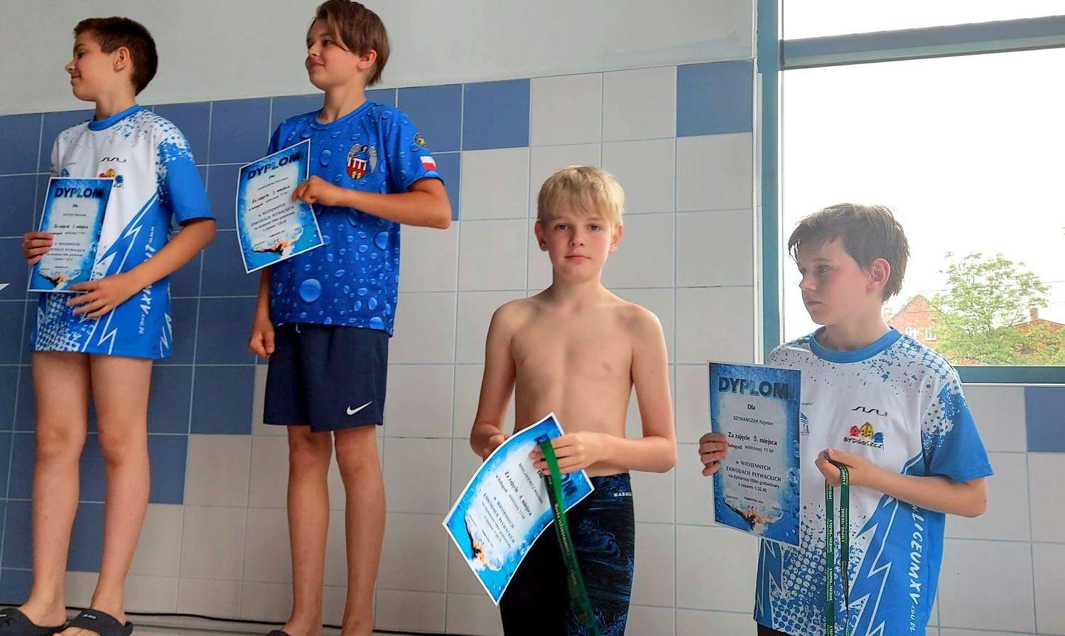 Zawodnicy Lipnowskiego Klubu Pływackiego NEMO Lipno na Wiosennych Zawodach Pływackich w Wąbrzeźnie - kliknięcie spowoduje powiększenie obrazka