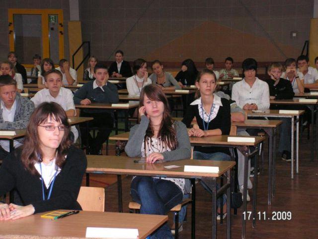 Zdj. nr. 2. Próbny egzamin w gimnazjum 2009