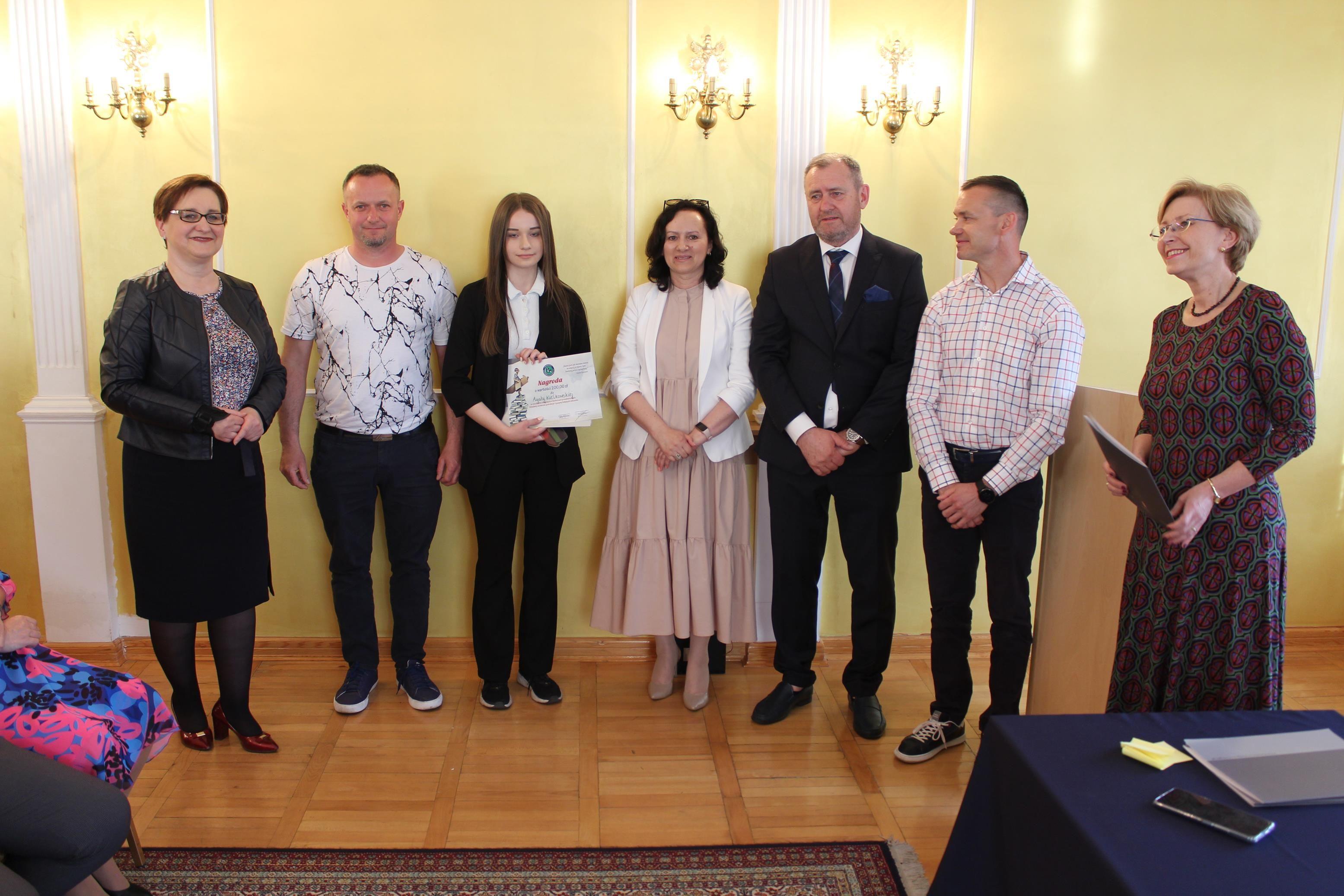 Zdj. nr. 114. Wręczenie nagród Laureatom i Finalistom Wojewódzkich Konkursów Przedmiotowych - 11 maja 2022 r.