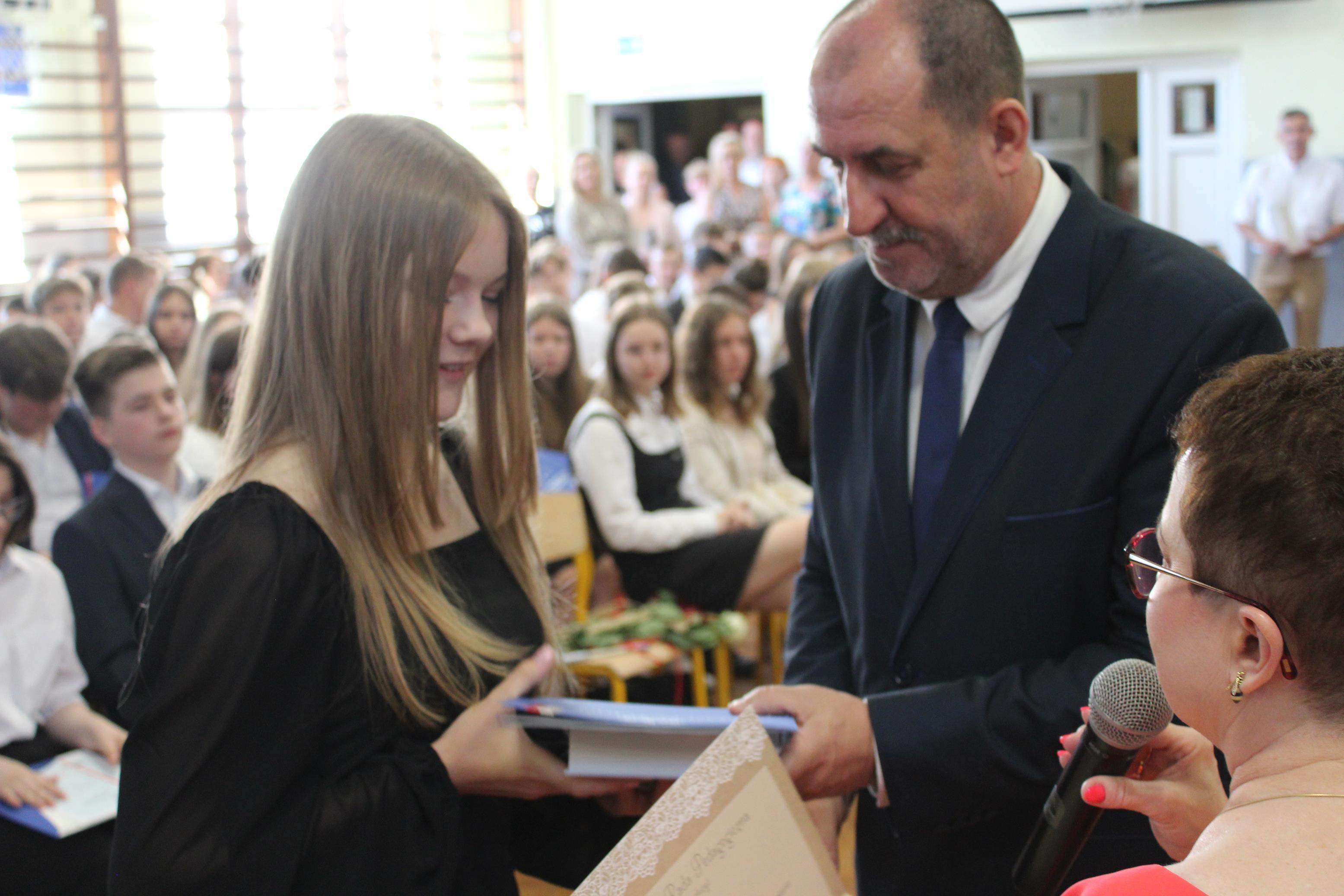 Zdj. nr. 110. Zakończenie roku szkolnego (8 klasy) w SP nr 3 w Lipnie - 24 czerwca 2022 r.