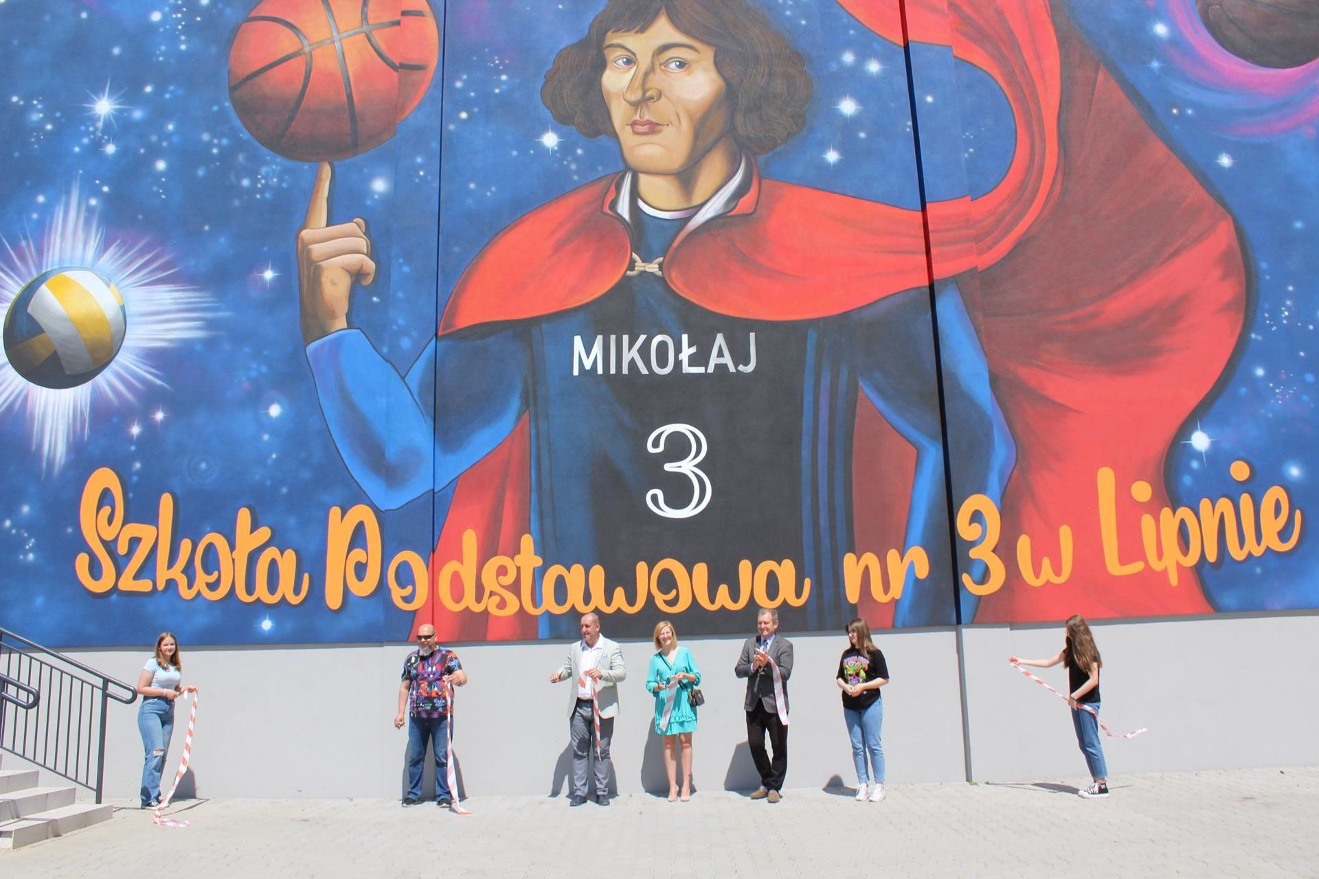 Zdj. nr. 22. Odsłonięcie muralu przy SP nr 3 w Lipnie - 1 czerwca 2023 r.