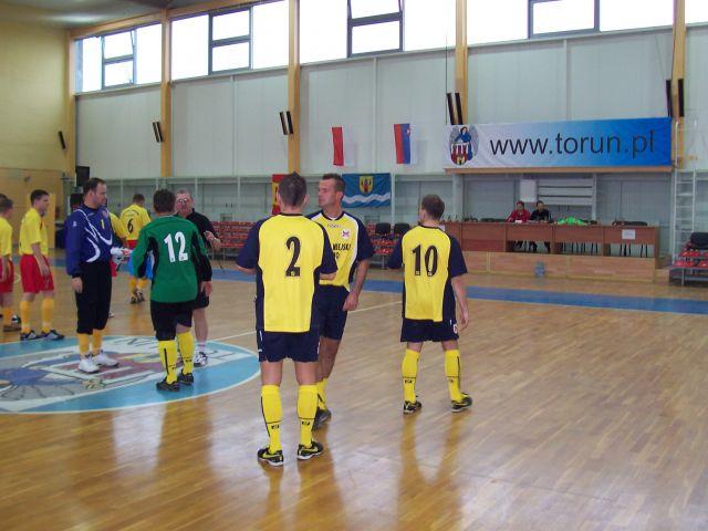 Zdj. nr. 6. IV Toruński Międzynarodowy Turniej Pracowników Samorządowych w halowej piłce nożnej o Puchar Prezydenta Miasta Torunia